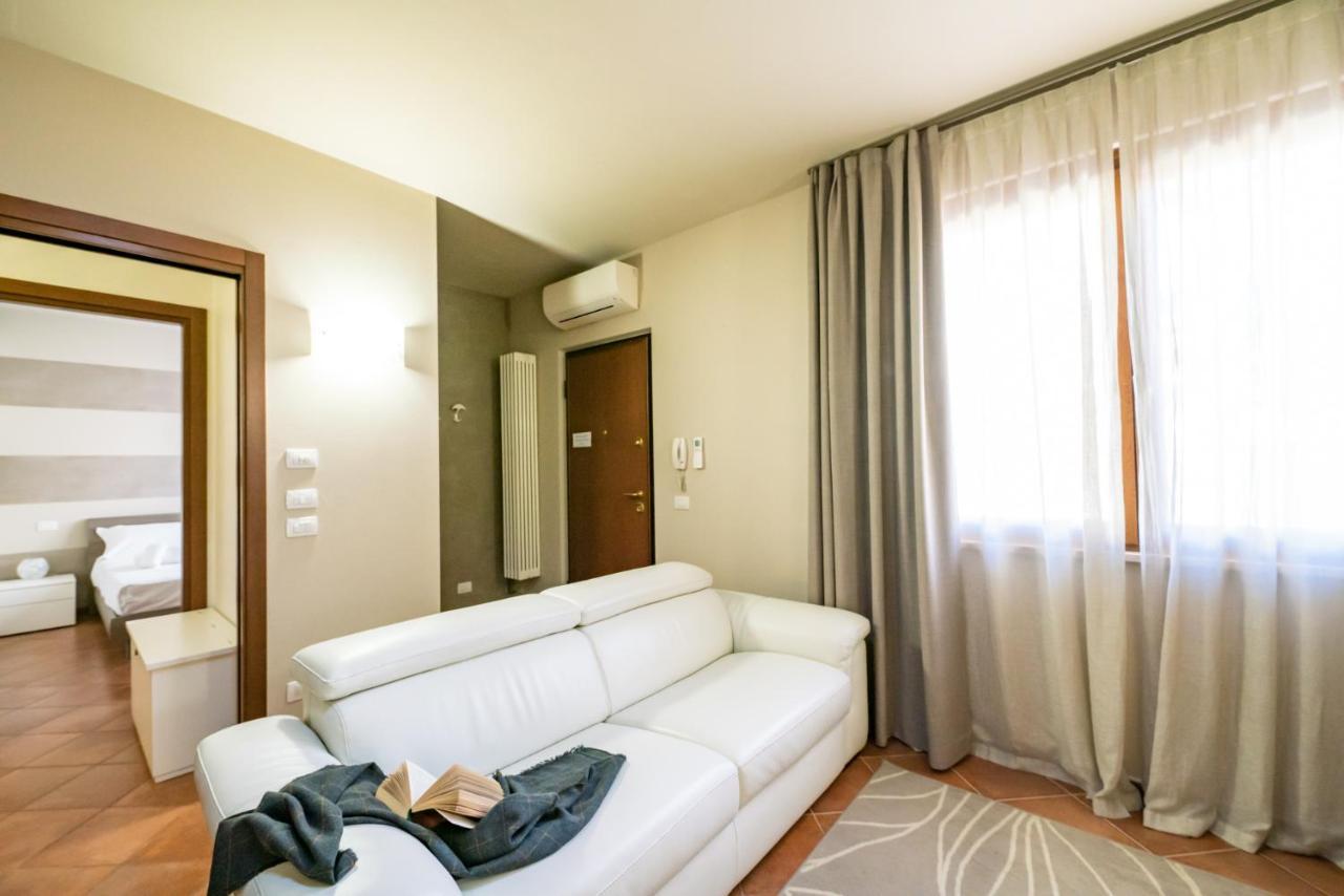 Sirmione Suite Private Terrace Bagian luar foto